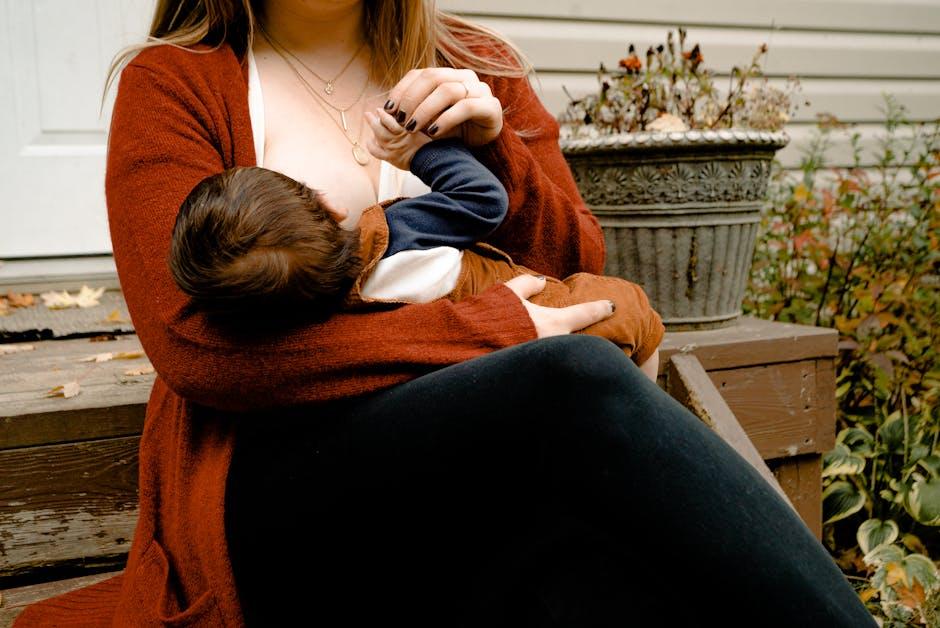 Feeding Your Newborn: ​Breastfeeding‌ Techniques‌ and Bottle-Feeding Tips